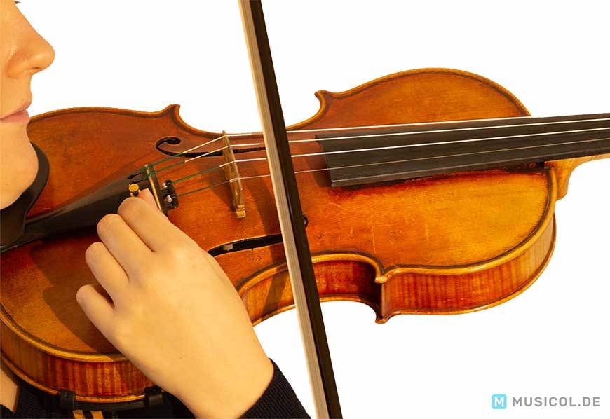 Position der Geige bei der Feinstimmung